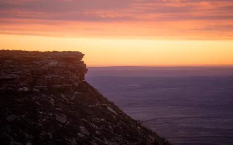The sandstone krans at sunset, looking west over the Knersvlakte far below